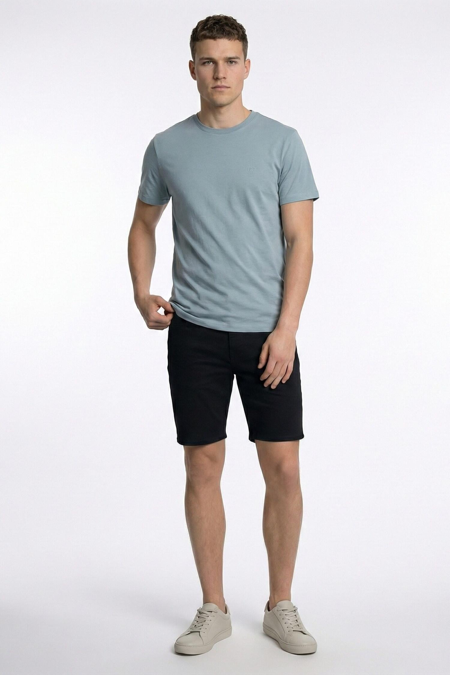 LF2042275_R7718_2.jpg