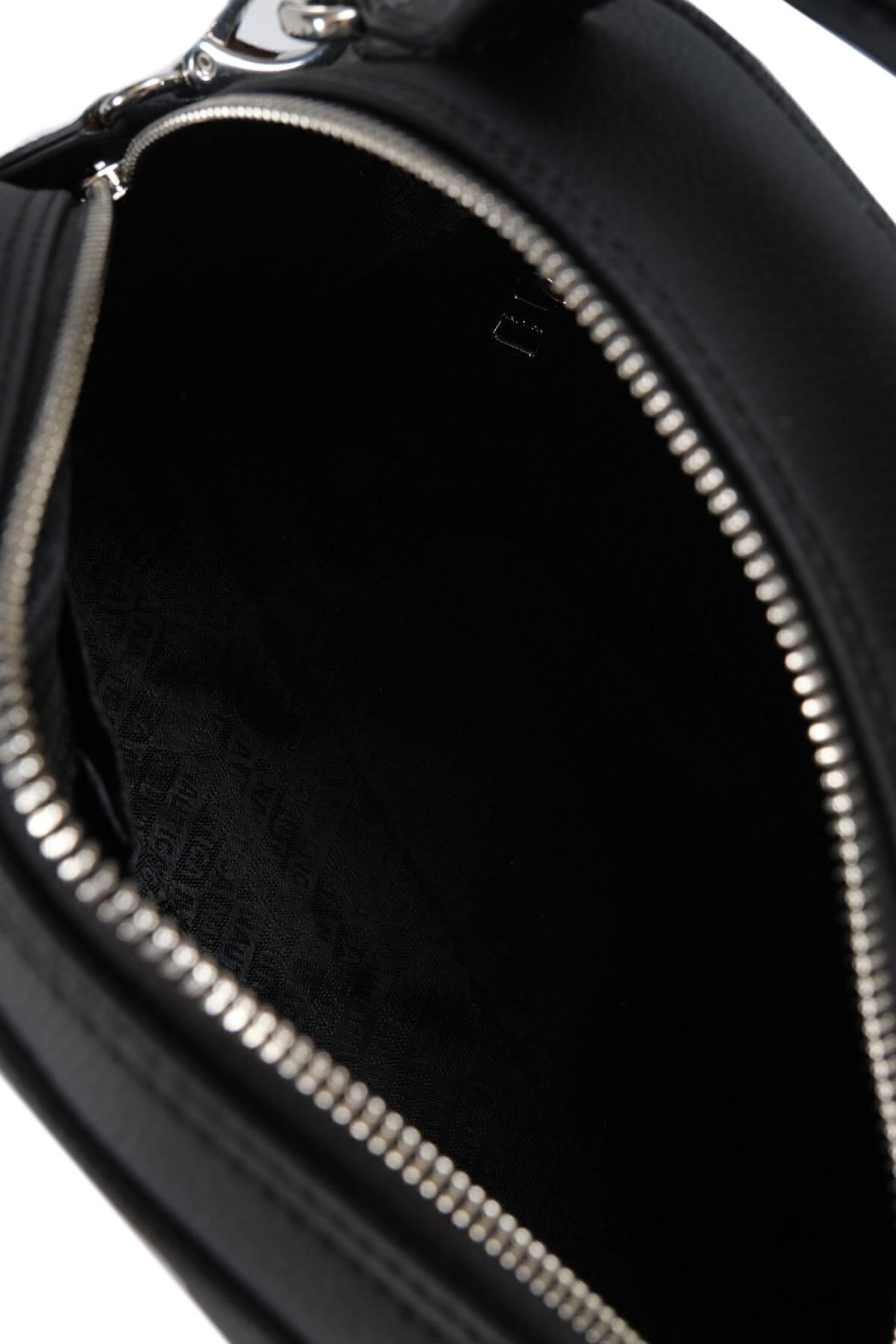 CN6526T_R1534_5.jpg