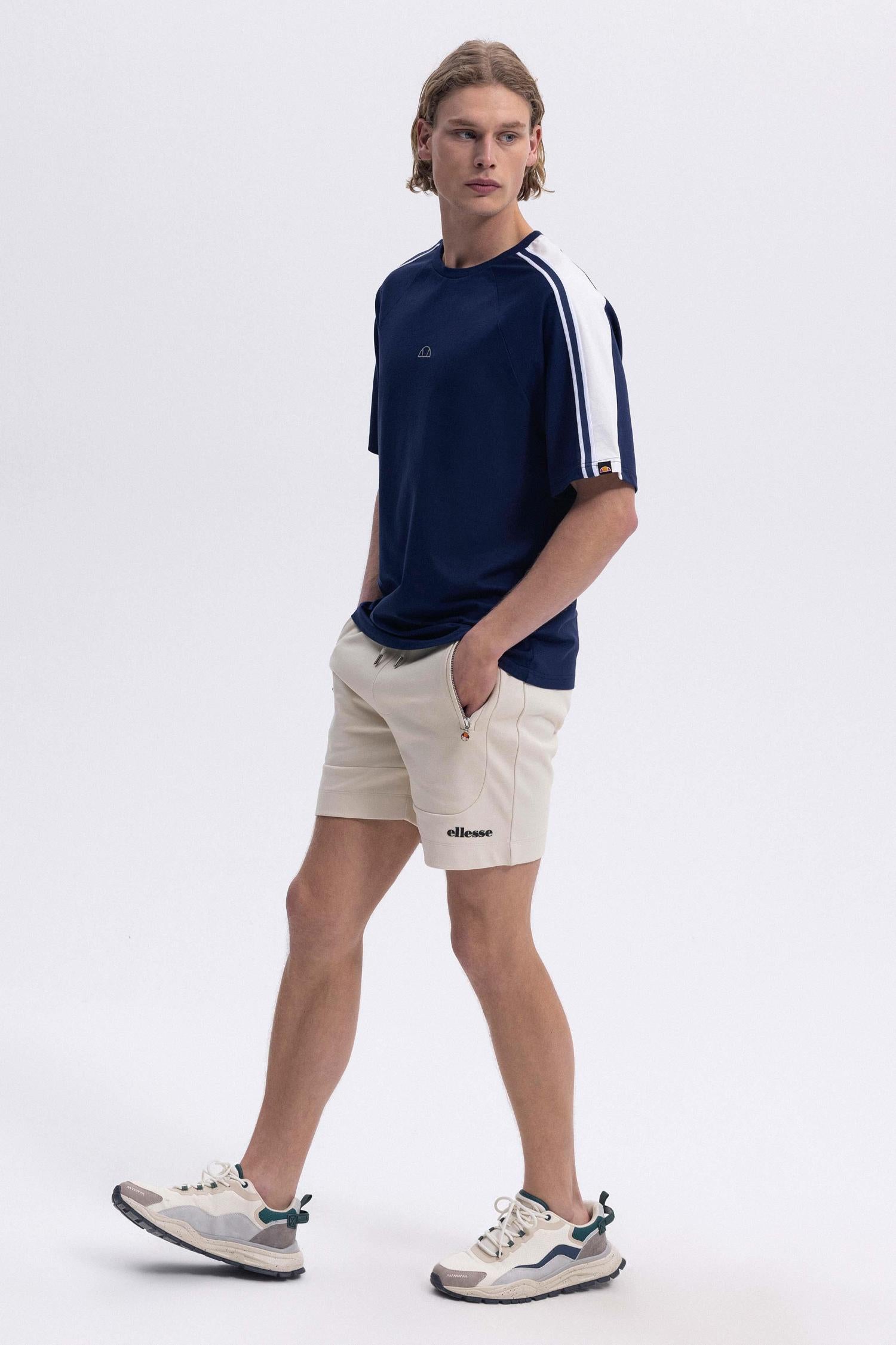 EM364_R2718_3.jpg