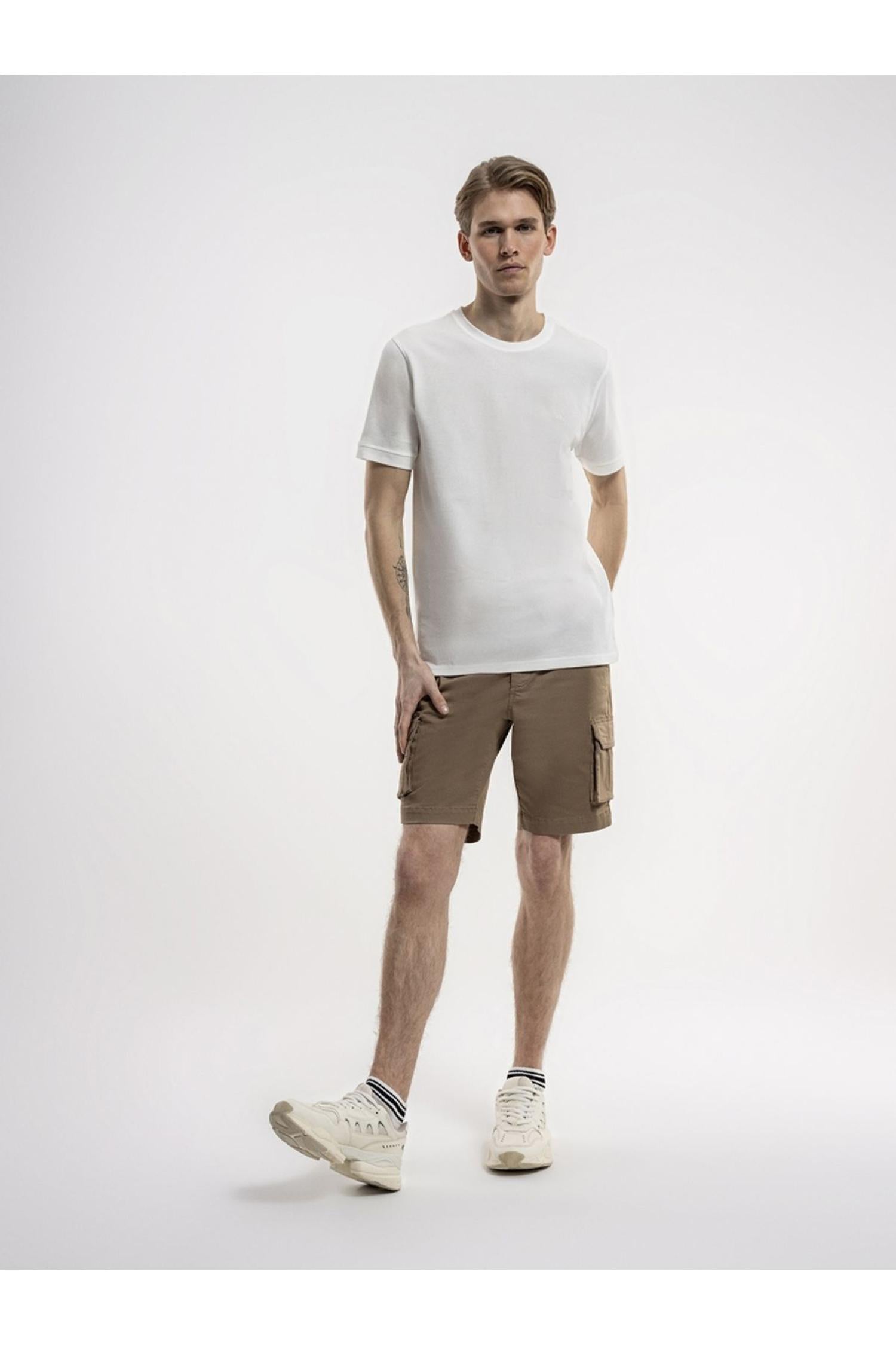 LF2035592_R6903_2.jpg