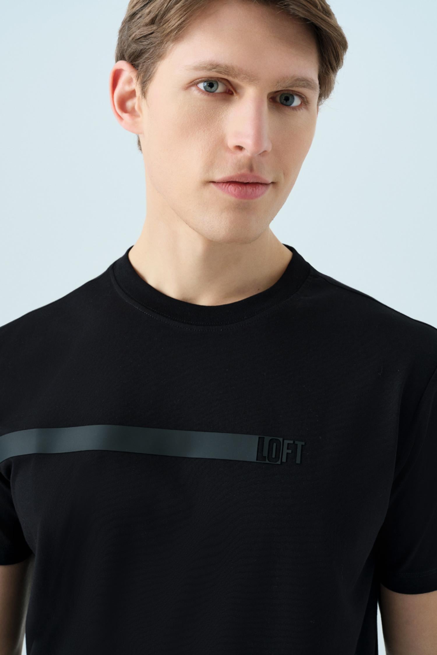 LF2039588_R4306_2.jpg
