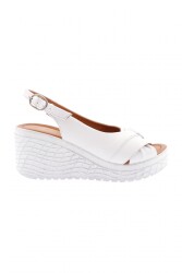 Dgn 18005-2108 Bayan Dolgu Taban Topuklu Sandalet Beyaz 